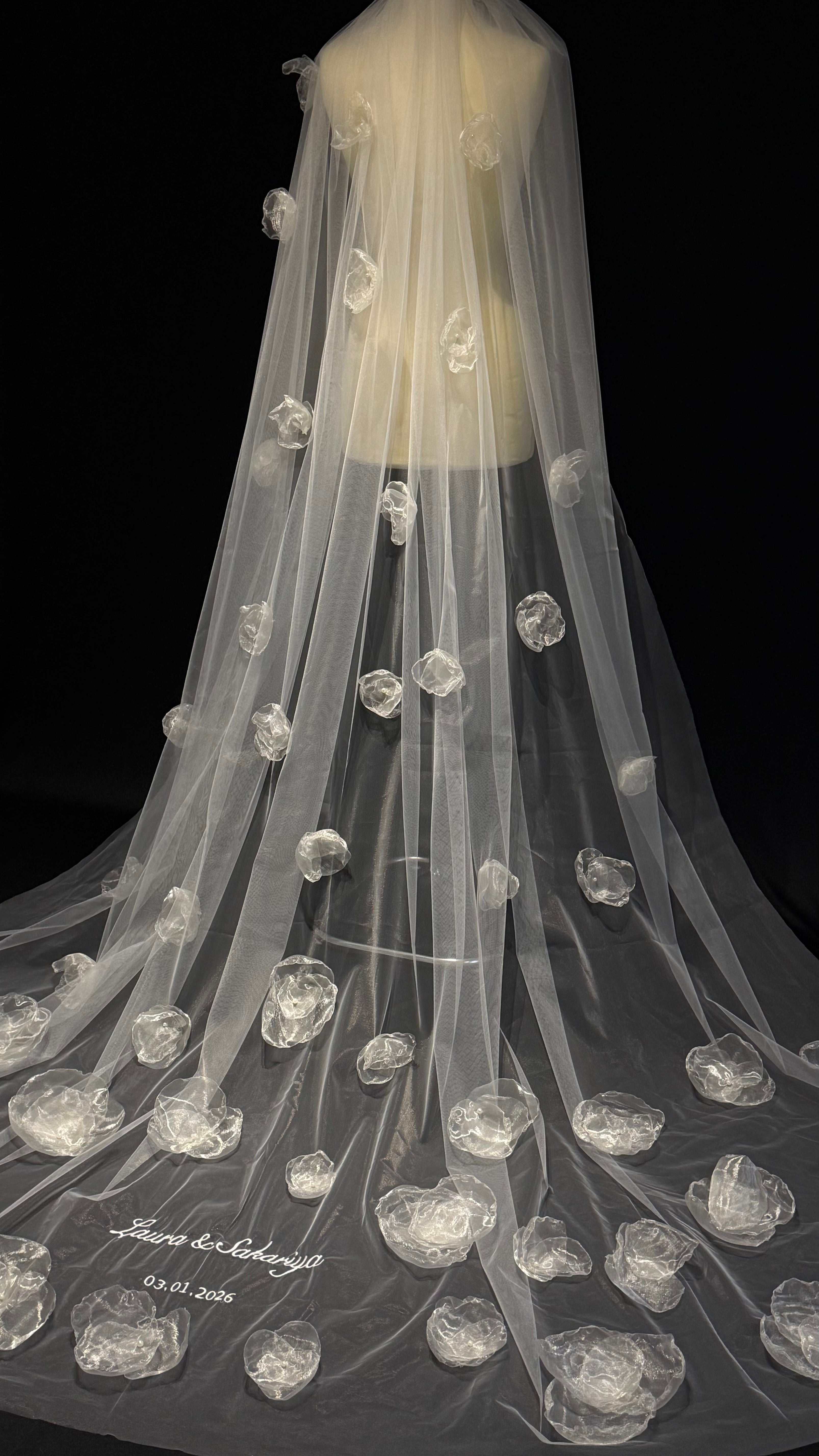 SIGNATURE VEIL - FULL BLOOM