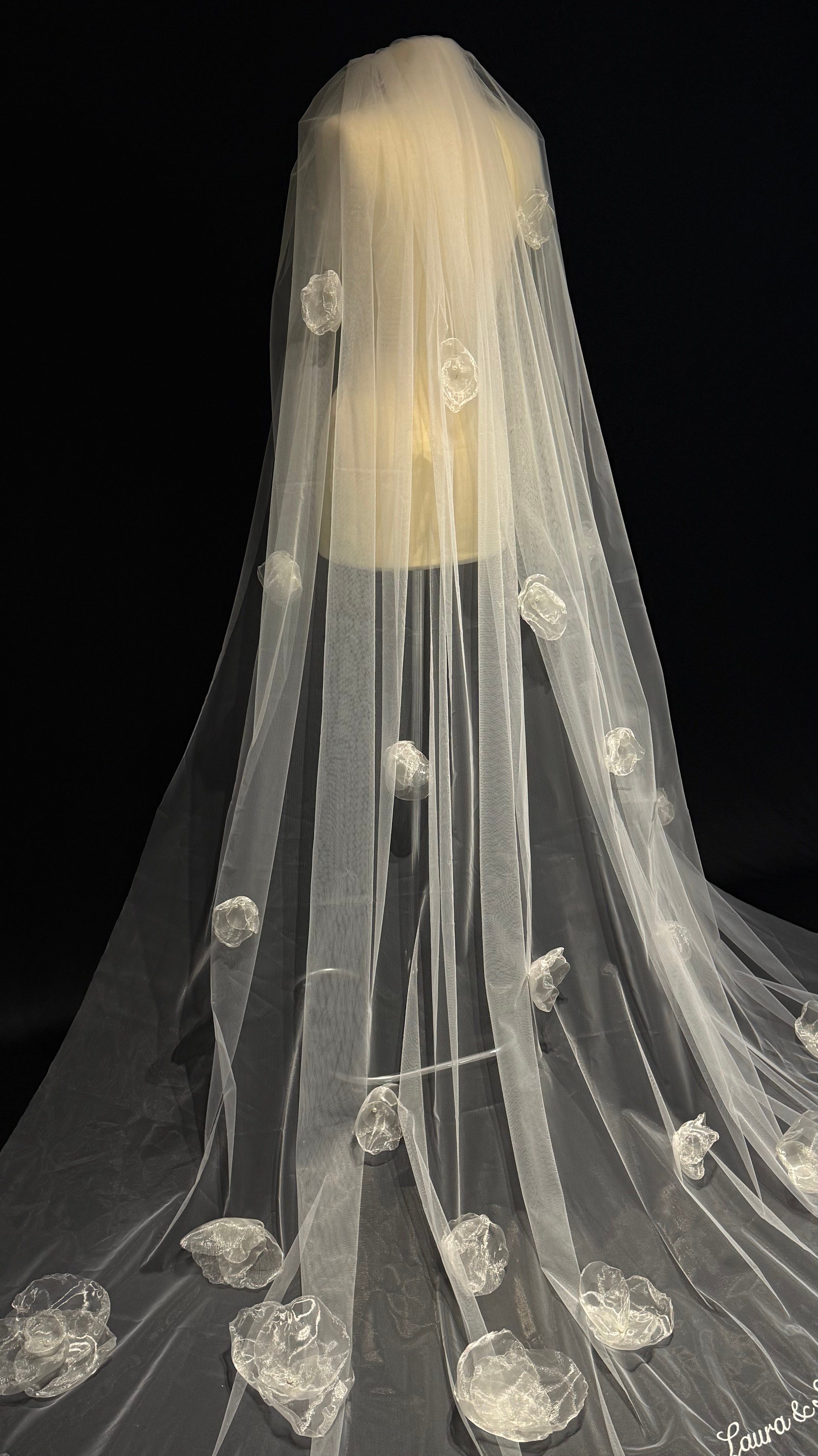 SIGNATURE VEIL - MINIMAL BLOOM