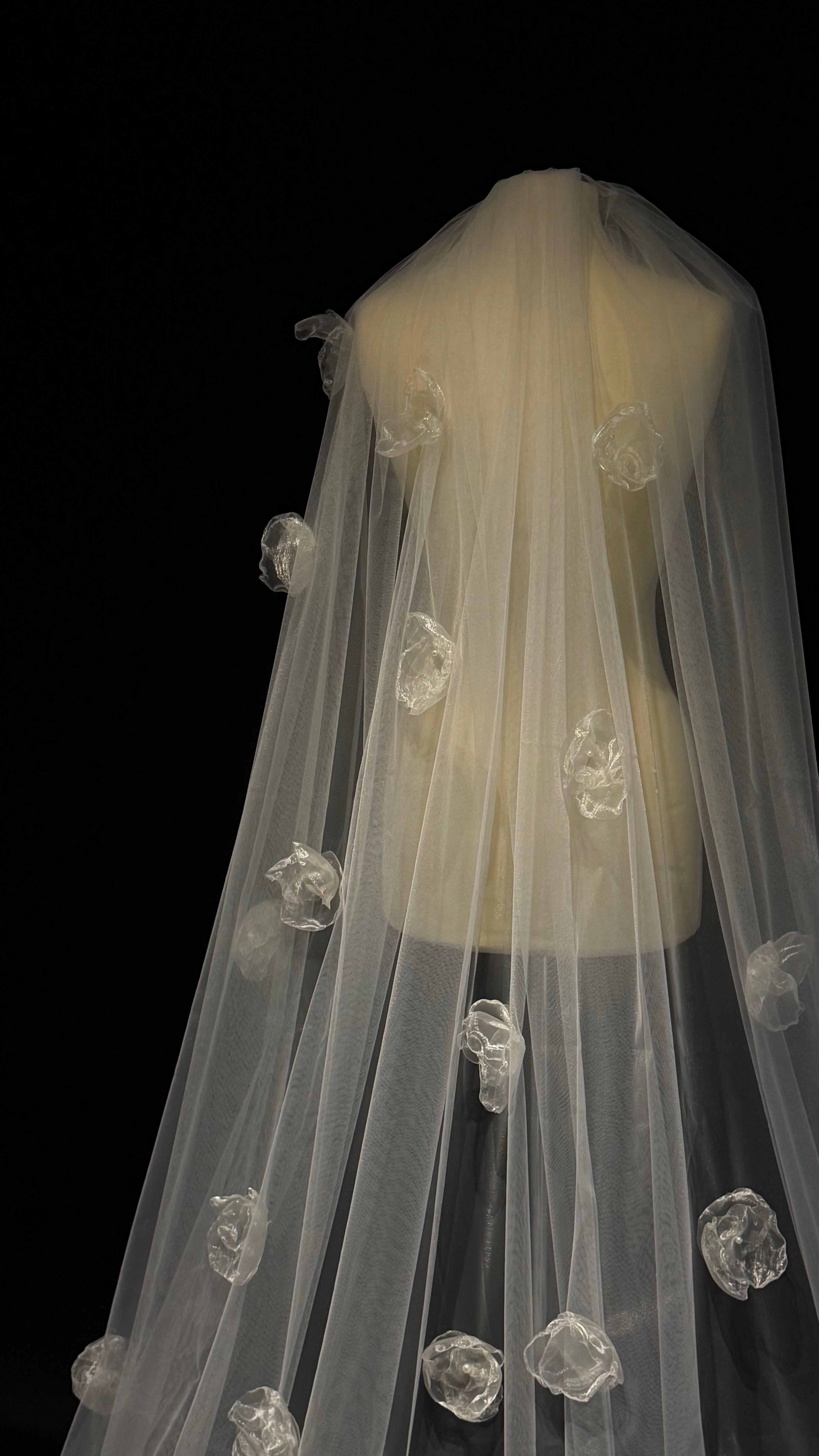 SIGNATURE VEIL - FULL BLOOM