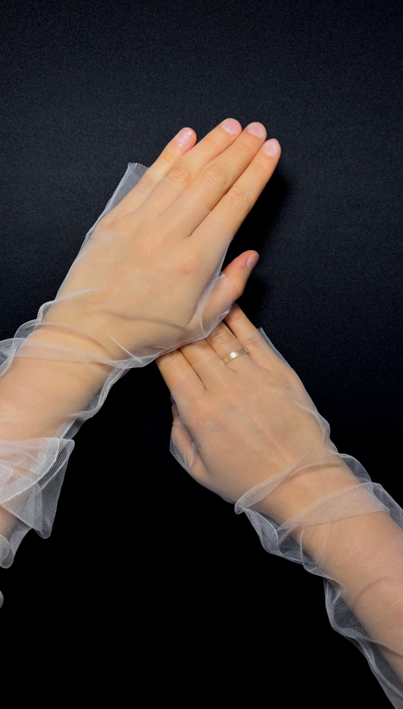 TULLE GLOVES